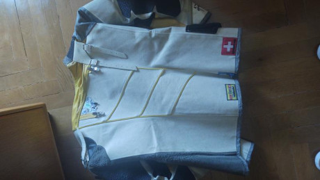 Vendo chaqueta de tiro Kurt Thune usada.

Marca: Kurt Thune original
Valida para Tendido, pie y rodilla
Ha 01