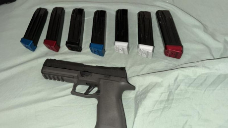 Vendo SIG P320 X-FIVE Legión se encuentra en Cádiz guiada en F sobre 5000 disparos efectuados van con 02