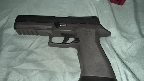Vendo SIG P320 X-FIVE Legión se encuentra en Cádiz guiada en F sobre 5000 disparos efectuados van con 00