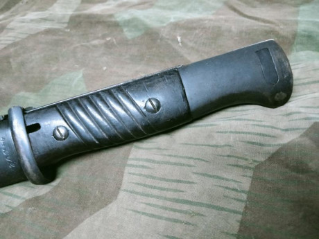 Vendo bayoneta para fusil Mauser Kar 98
la bayoneta no coincide la hoja con la funda, no esta oxidada 01