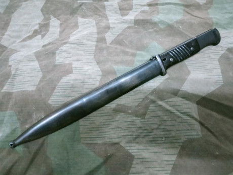 Vendo bayoneta para fusil Mauser Kar 98
la bayoneta no coincide la hoja con la funda, no esta oxidada 00