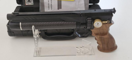 Vendo pistola semiautomática pcp Huben GK1 V3 Custom Regulated en Cal .25 (6.35mm) en su maletín original 01