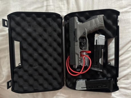 Vendo Walther PPQ .43. Metálica y con blowback. Impoluta y prácticamente sin uso. Un cargador normal y 02