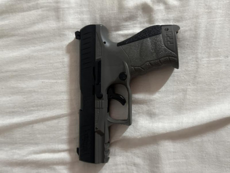 Vendo Walther PPQ .43. Metálica y con blowback. Impoluta y prácticamente sin uso. Un cargador normal y 01