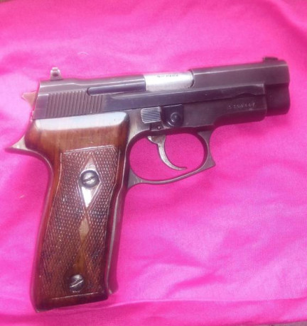 Vendo pistola Astra A-80 calibre 9x19   con 10 cargadores y cachas de madera   los cargadores se pueden 11