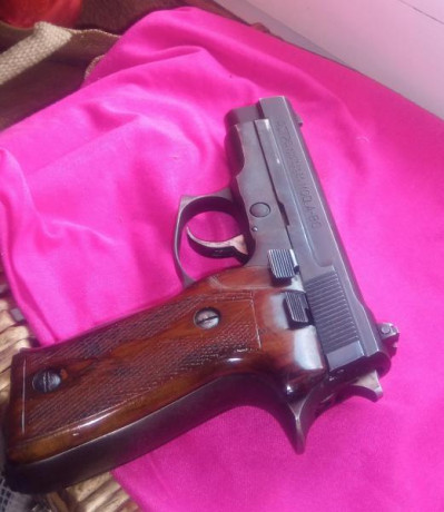 Vendo pistola Astra A-80 calibre 9x19   con 10 cargadores y cachas de madera   los cargadores se pueden 10