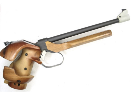 Se ofrece una magnífica pistola Hammerli 150 cal 22Lr prácticamente nueva, prácticamente sin uso, estuche 01