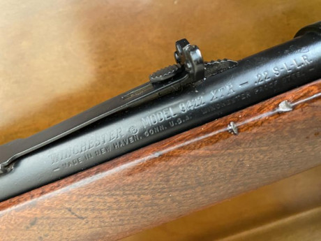 Vendo carabina Winchester del calibre 22 LR que también dispara el cartucho 22 SHORT,el cañón y las partes 00