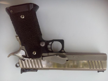 Hola. Vendo pistola STI preparada por HPS
Calibre 9 para. 
3 cargadores 
Recoil máster (sistema reductor 01