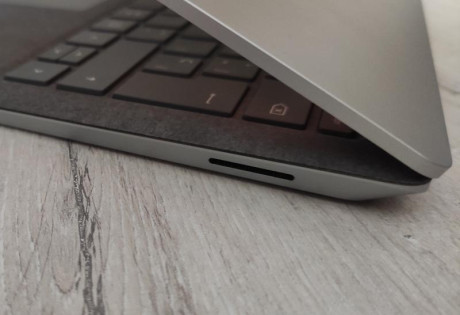  Microsoft Surface Laptop 3 Táctil 13,5" i5 1035G7, 8GB RAM, SSD 128GB SSD, Teclado Alcántara 

Vendo 02