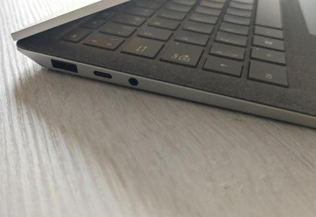  Microsoft Surface Laptop 3 Táctil 13,5" i5 1035G7, 8GB RAM, SSD 128GB SSD, Teclado Alcántara 

Vendo 01