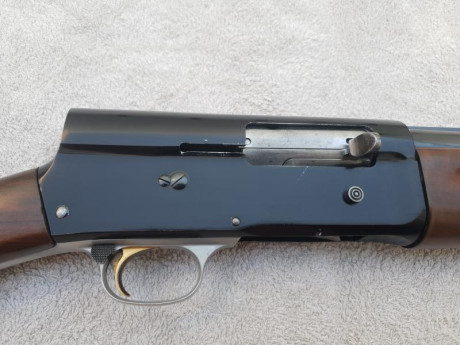 Hola compañeros.pongo a la venta una browning auto 5 calibre 12 con recámara de 70mm.esta en buen estado 12