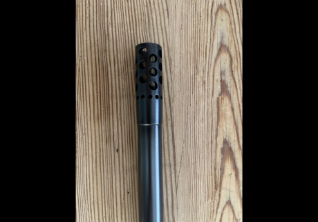 Buenos días. Vendo cañon Calb. 8x68 para rifle Blaser R8.Incluye cabezal de cerrojo, cargador y freno 01
