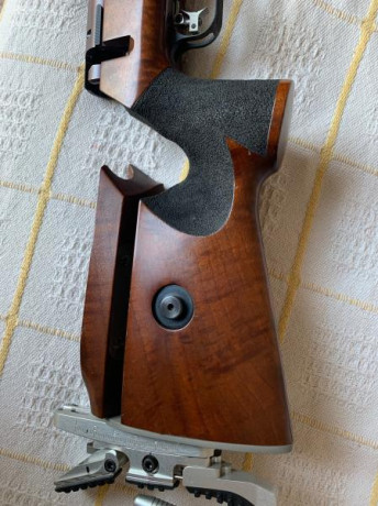 Hola,

Estoy dejando esto del tiro y vendo mi G&E muy a mi pesar...

Es un estándar grueso calibre 02