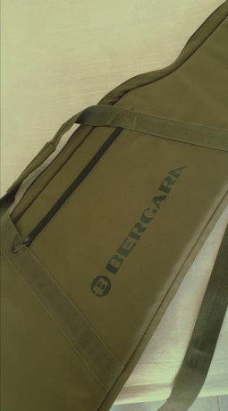 Funda para rifle con Visor de la marca BERGARA. Interior y exterior en perfecto estado, color verde. Muy 01