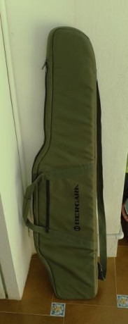 Funda para rifle con Visor de la marca BERGARA. Interior y exterior en perfecto estado, color verde. Muy 00