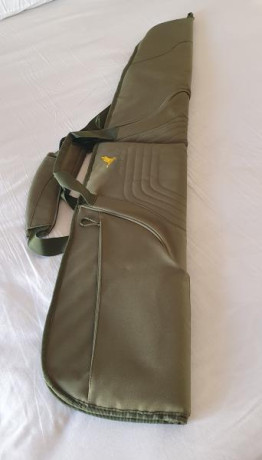 Funda para Rifle/Carabina con Visor y Escopeta de la marca Verhunt Color Verde con bolsillo exterior cremallera. 00