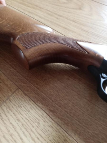 Vendo  escopeta de corredera marca Fabarm modelo Sdass Wood.

Cañón Tribore cilíndrico de 51cm, con rosca 00