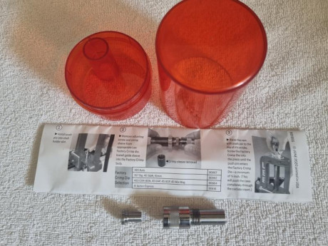 Hola vendo recalibrador LEE de vainas ref. 90497 NUEVO. Precio 15 euros más portes. Tlf. 607609326. 02