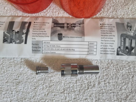 Hola vendo recalibrador LEE de vainas ref. 90497 NUEVO. Precio 15 euros más portes. Tlf. 607609326. 01