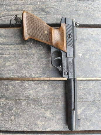 Se vende pistola crosman modelo 454 de colección 
Zona Barcelona Gerona precio 80€ 01