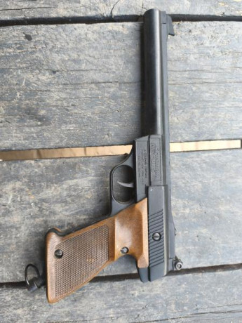 Se vende pistola crosman modelo 454 de colección 
Zona Barcelona Gerona precio 80€ 00