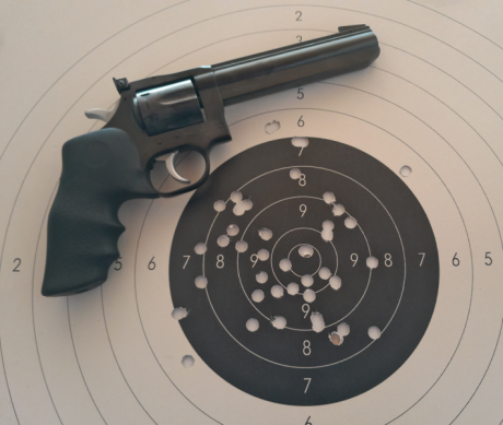 Vendo revólver Wesson de 6 pulgadas calibre .357 (y 38) en perfecto estado. Soy el segundo propietario. 01