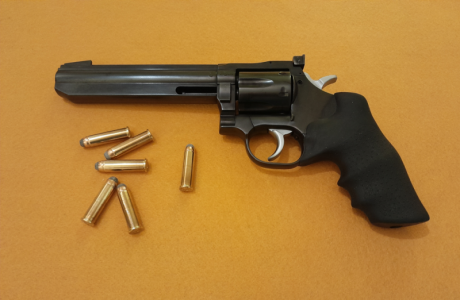 Vendo revólver Wesson de 6 pulgadas calibre .357 (y 38) en perfecto estado. Soy el segundo propietario. 00