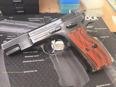 Hola amigos! ya que se muestran tantas armas buenas creo que a los propietarios de una cz 75 se nos tendría 140