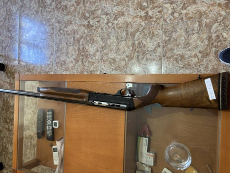 Vendo esta escopeta por limpiar armero, el arma está en Ciudad Real precio 300 euros, más envío si fuera 02
