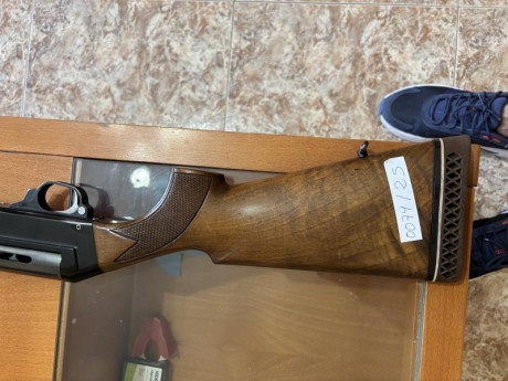 Vendo esta escopeta por limpiar armero, el arma está en Ciudad Real precio 300 euros, más envío si fuera 00