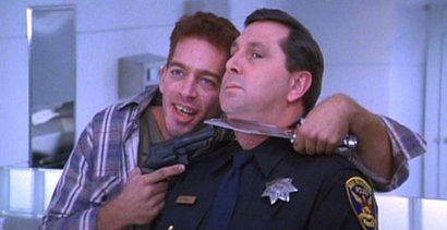 Compañeros,

En vista de las ganas de algunos (Elcafe, Wilcow, Vrakk, etc) por adivinar armas de películas 00
