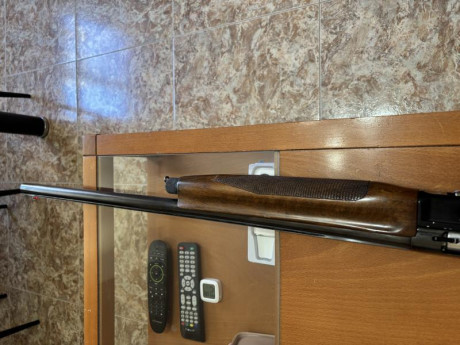 Vendo esta escopeta por limpiar armero, el arma está en Ciudad Real precio 300 euros, más envío si fuera 10