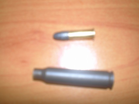 Acabo de ver en Milanuncios un adaptador para poder disparar desde el 222 ó el 223 munición del 22 , un 51