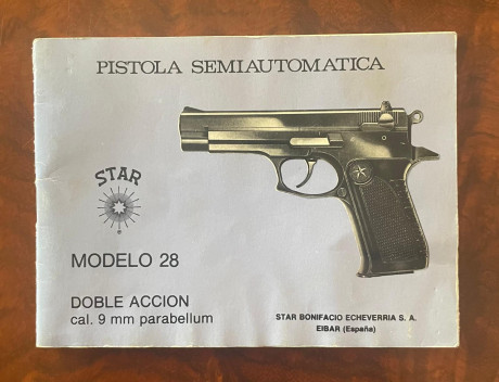 «Está a la venta la pistola que regalaron al General Sáenz de Santamaría cuando fundó los GEOS a finales 12