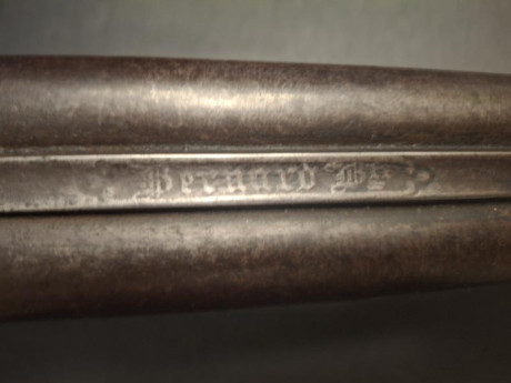 Se trata de dos armas largas antiguas .
Detalles por mensaje privado.

Una es un fusil sueco de avancarga, 10