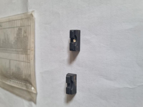 Se vende dos alzas de Pistola ASTRA A-80 nuevas, precio 20 euros cada una más portes. Tlf.607609326. 00