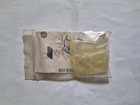 Se vende cachas de Pistola ASTRA CUB nuevas,  precio 30 euros más portes,  Tlf.607609326. 01