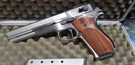 Modelo 952-2   
Dos cargadores 
Maletin original , le falta una de las cerraduras 
Documentacion original 01