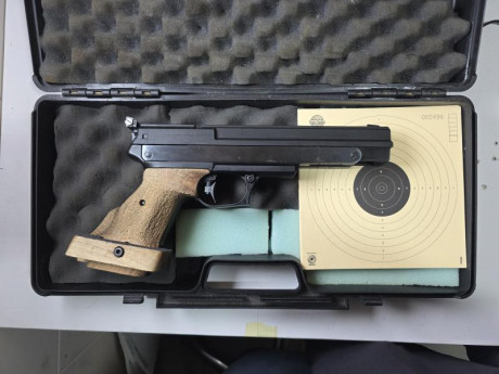 Gamo compact. 
Tiene cambiadas las juntas,piston y valvula.
Funciona bien, gatillo ajustado a 1/2 kg.
Perfecta 01