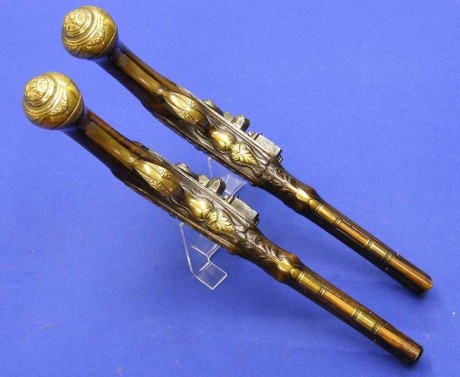 Voy a colocar unas fotos de un arma larga alemana de llave de mecha del siglo XVI. 161
