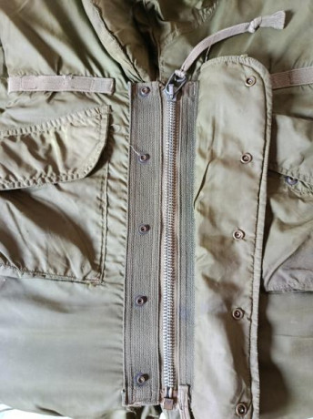 Chaleco anti fragmentos americano, época de Vietnam, completo con sus placas, estado con marcas de uso, 02