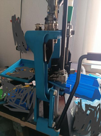 Se vende lote prensa Dillon xl650 compuesto por lo siguiente:
- Prensa.
- Dos calibres completos, con 02