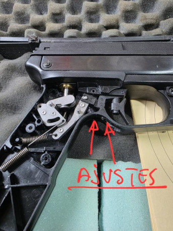 Gamo compact. 
Tiene cambiadas las juntas,piston y valvula.
Funciona bien, gatillo ajustado a 1/2 kg.
Perfecta 20