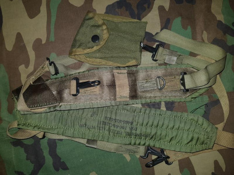 Vendo equipo US Army original de 2GM y equipo de época Vietnam. Envio aparte económico a punto de recogida 42