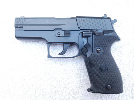 Se vende umarex reck police en calibre 4,5mm.esta en buen estado ya que se ha usado poco.funcionamiento 12