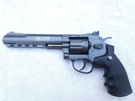 Se vende revolver gamo pr776 en calibre 4,5mm.esta prácticamente nuevo ya que apenas se ha usado.funcionamiento 12