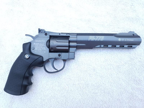 Se vende revolver gamo pr776 en calibre 4,5mm.esta prácticamente nuevo ya que apenas se ha usado.funcionamiento 11
