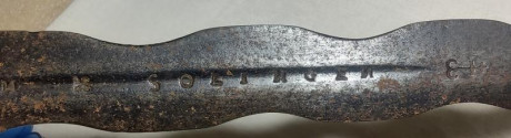 Buenos días.
Quiero compartirles esta espada flamígera de la colección del Museo Histórico Nacional de 80