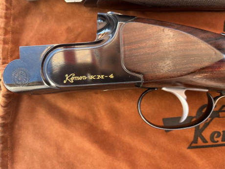 Buenas.

Un compañero vende su Kemen KM-4 Trap. Tiene cañón de 76 cm y choques fijos de 2 y 1 estrellas.

El 00